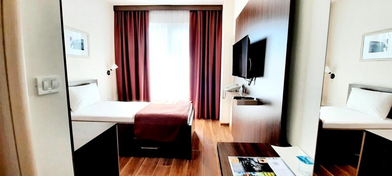 Hotel Doa Skopje Bagian luar foto