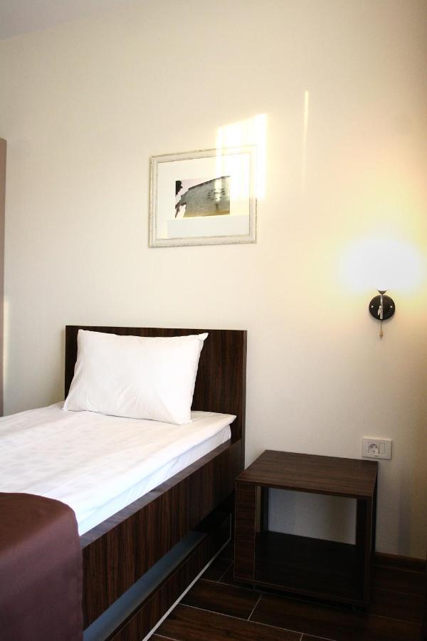 Hotel Doa Skopje Bagian luar foto